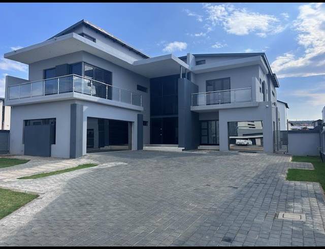 4 BEDROOM HOUSE FOR SALE IN SIX FOUNTAINS RESIDENTIAL ESTATE